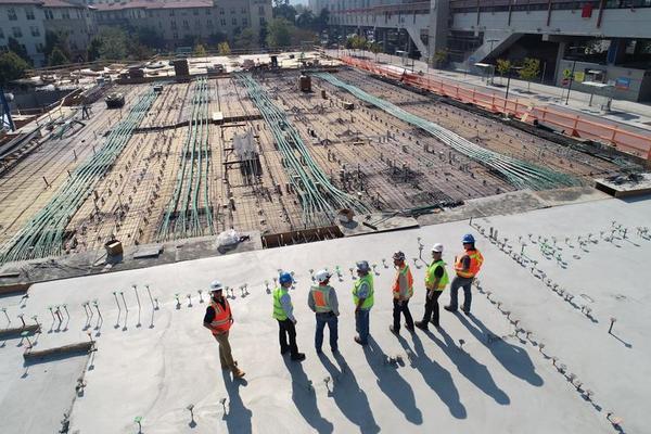 Equipo de instaladores cualificados en obra para aplicaciones IGK2
